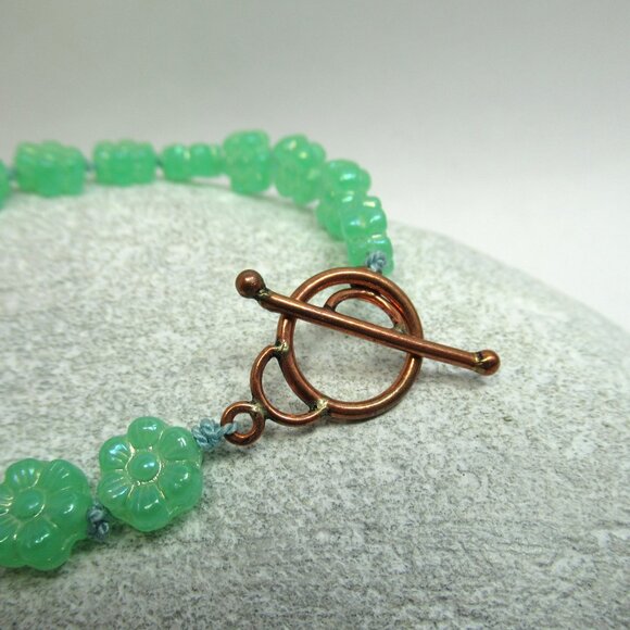 Uranium glass Flower Bracelet - Picture 5 of 8